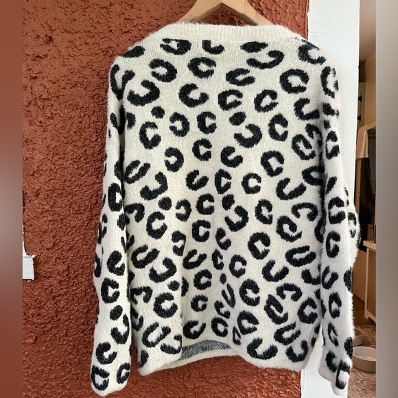 Racheal Chunky Cozy Animal Print Cheetah Sweater- Size Small - Picture 3 of 6
